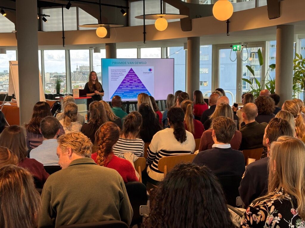 dr. Amy-Jane Gielen als spreker bij beursgenoteerd bedrijf PostNL over tiny habits voor diversiteit en inclusies